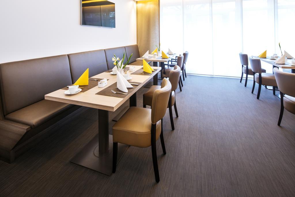 Hotel Plaza ดุยส์บูร์ก ภายนอก รูปภาพ