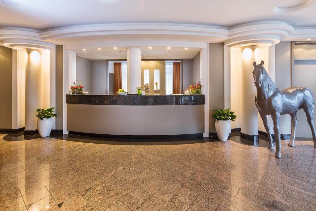 Hotel Plaza ดุยส์บูร์ก ภายนอก รูปภาพ