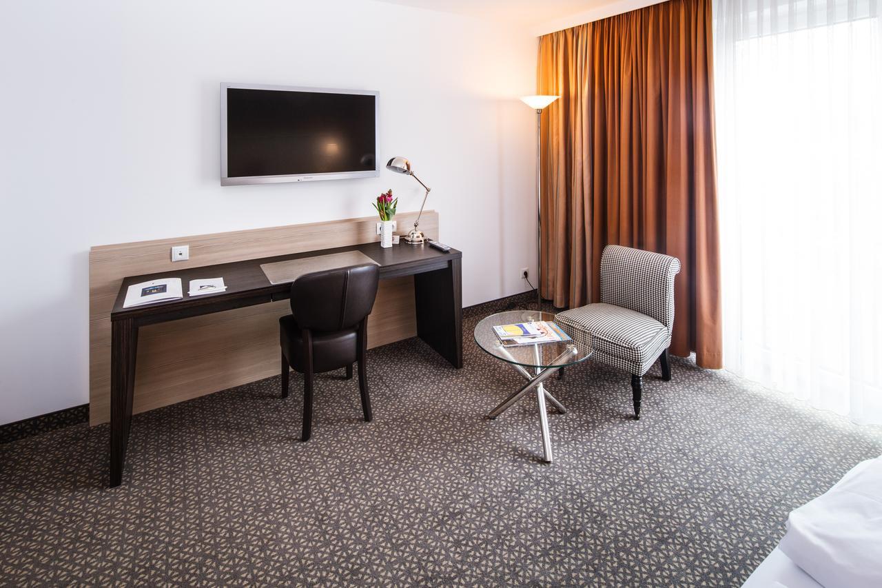 Hotel Plaza ดุยส์บูร์ก ภายนอก รูปภาพ